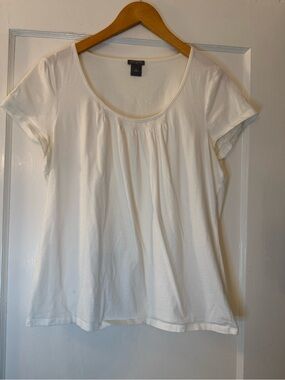Ann Taylor White Scoop Neck Short Sleeve Tee